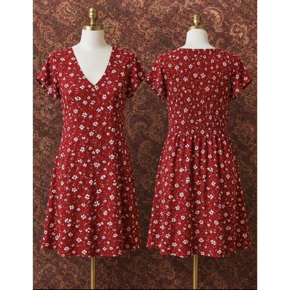 Old Navy Women’s M Red White Floral Dress Smocked Back V-Neck